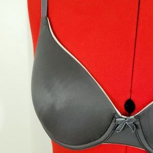 NWOT MaidenForm T-Shirt Underwire Bra Set - 36C